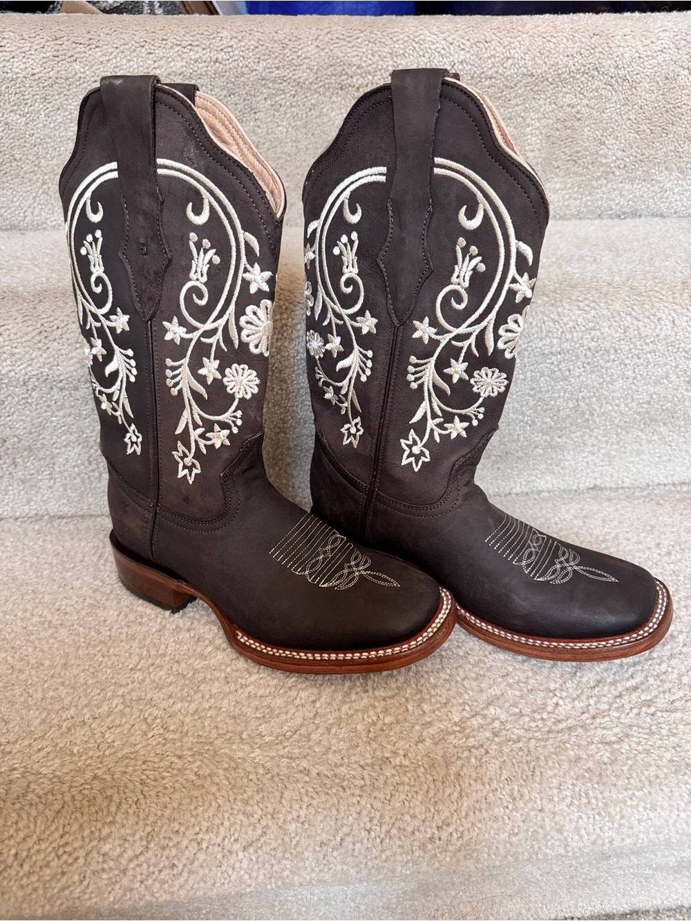 Embroidered Dark Brown Women's Lace-Up Western Boots